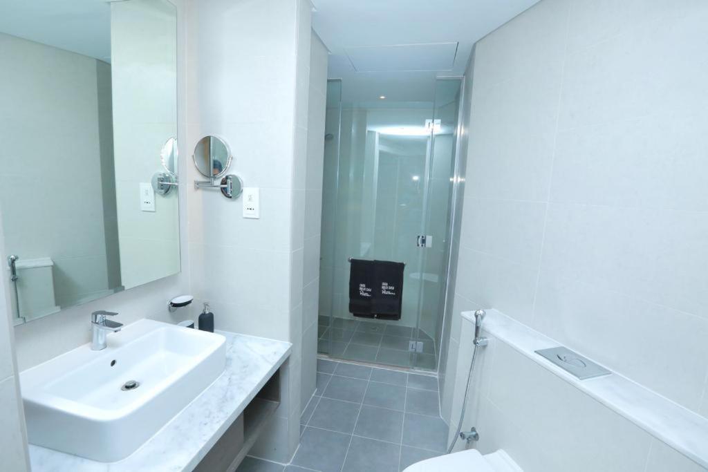 דובאי Damac Maison Prive Deluxe Studio With Burj-Khalifa View מראה חיצוני תמונה